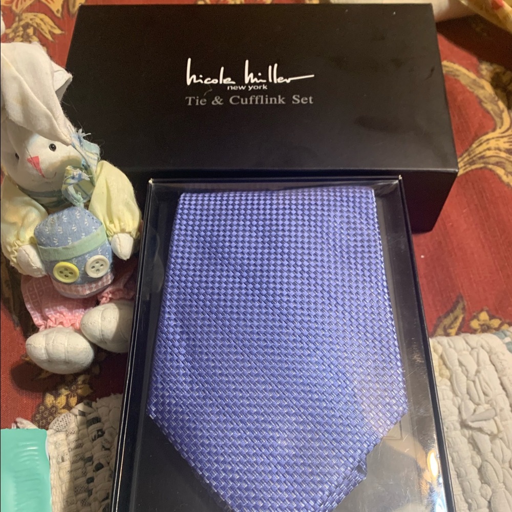 ❤️❤️❤️Nicole Miller Tie and cuff links